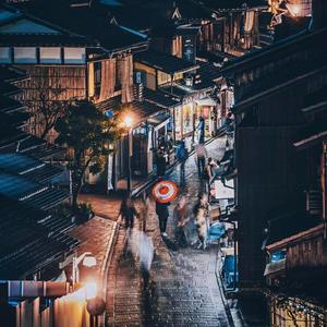 美女们没有衣服和裤子网站
